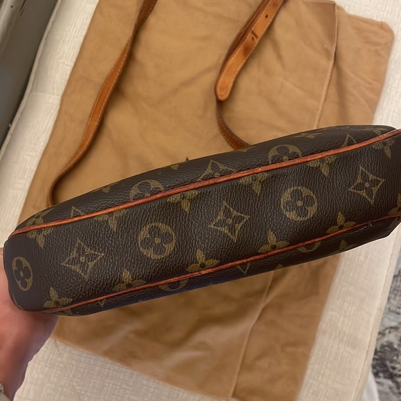 100% Authentic Louis Vuitton Odeon PM Brown Monogram Crossbody - Picture 8 of 9